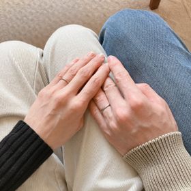 【Cayof(カヨフ)の口コミ】 シンプルながらも、表面のぽこぽことした自然なテクスチャーが魅力の指輪…