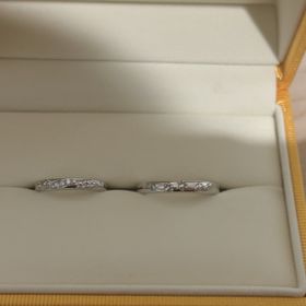 【ケイウノ ブライダル(K.UNO BRIDAL)の口コミ】 フルオーダーでデザイナーさんとたくさん話し合って決めました。
私の愛犬…