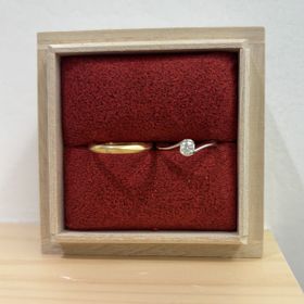 【出雲結(いずもゆい)の口コミ】 普段使いが出来つつ、じっくりみると見惚れる不思議な魅力を持つ指輪だと…