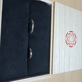 【出雲結(いずもゆい)の口コミ】 シンプルなデザインで真ん中のダイヤモンドが綺麗に輝いています。派手さ…