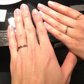 【WEDYの口コミ】 細身でかっこいいデザインで、とても気に入りました。珍しいセンターにミ…