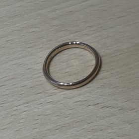 【出雲結(いずもゆい)の口コミ】 シンプルなデザインで飽きがこない。
ピンクゴールドのため肌馴染みがよく…