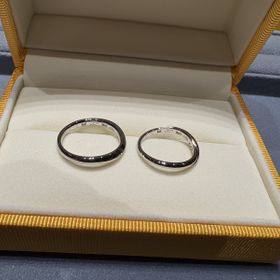 【ケイウノ ブライダル(K.UNO BRIDAL)の口コミ】 指輪に入れるデザインを考える時に、デザイナーの方が、私たちが見せた写…