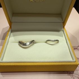 【ケイウノ ブライダル(K.UNO BRIDAL)の口コミ】 ・イチからデザインを考えるのは難しいので、元からあるデザインを参考に…