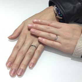 【俄(にわか)】の口コミ つけ心地がよく、指が綺麗にみえる。
シンプルすぎず、ダイヤモンドがきら...