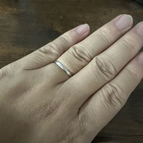 【BONDS(ボンズ)の口コミ】 とてもシンプルですが、光の角度が楽しめるのが好きです。
普段使いも大丈…