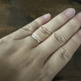 【BONDS(ボンズ)】の口コミ とてもシンプルですが、光の角度が楽しめるのが好きです。
普段使いも大丈...