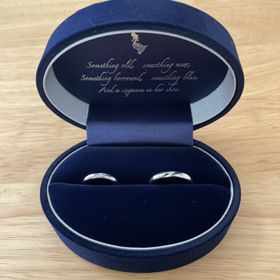 【Something Blue(サムシングブルー)】の口コミ シンプルな指輪を探していたところ、シンプルかつキレイめで丸みがあって可...