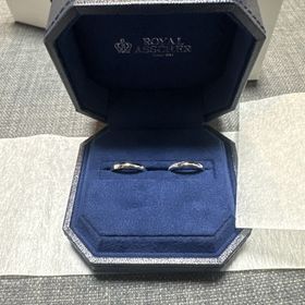 【ROYAL ASSCHER(ロイヤル・アッシャー)の口コミ】 色々な指輪を試着したけれど、これが一番指にフィットした。一生ものだか…