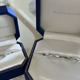 【ヴァンドーム青山(VENDOME AOYAMA)】の口コミ 【婚約指輪】
キラキラしているのが好きなので、ストーンがリング半分につ...