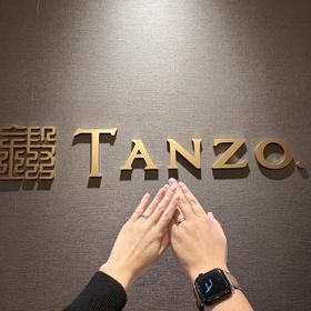【TANZO.(鍛造指輪)の口コミ】 小さくても輝きが強く、指を動かすたびにキラッと光って上品。派手すぎず…