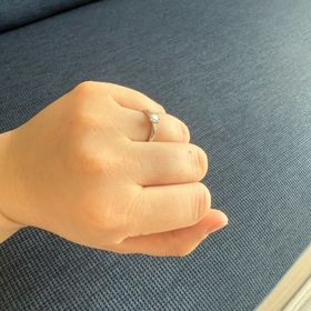 【Flowaves(フロウェーブス)の口コミ】 ダイヤモンドが美しく、とても綺麗に輝いています。つけた時に指が長く見…