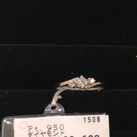 【SCARABE(スカラベ)の口コミ】 普段使いもできるようにダイヤの高さが控えめで、主張し過ぎず華奢なデザ…