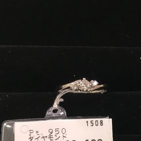 【SCARABE(スカラベ)】の口コミ 普段使いもできるようにダイヤの高さが控えめで、主張し過ぎず華奢なデザイ...