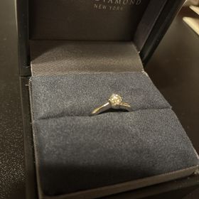 【ラザール ダイヤモンド(LAZARE DIAMOND)の口コミ】 ノーブルかつ華やかな佇まいが一目見て気に入りました。ダイヤモンドの輝…