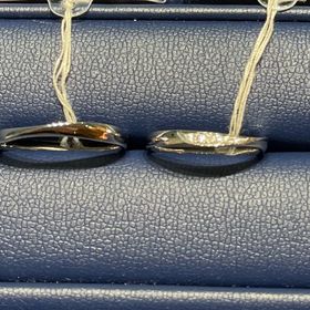 【銀座ダイヤモンドシライシの口コミ】 細目で、ウェーブかかっている付け心地がいいものを試着しました。女性の…