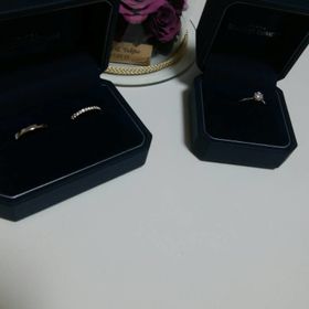 【銀座ダイヤモンドシライシの口コミ】 ・婚約指輪
指輪にも流行り廃りはありますが、色々検討して、シンプルにダ…