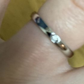 【ジュエリーツツミ(JEWELRY TSUTSUMI)】の口コミ シンプルなタイプなので場面を選ばずに付けられます。
細身なのでそんなに...