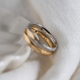 【Cayof(カヨフ)の口コミ】 マットな指輪が欲しかったのですがキラキラも捨てがたいということで、テ…