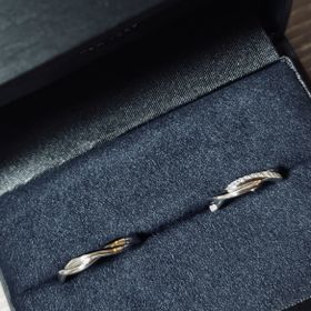 【ラザール ダイヤモンド(LAZARE DIAMOND)】の口コミ こちらの指輪を選んだ決め手は、他にはないデザイン性に惹かれたからです。...