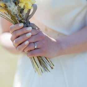 【出雲結(いずもゆい)の口コミ】 プラチナのシンプルなリングに、ゴールド素材がワンポイントについていて…