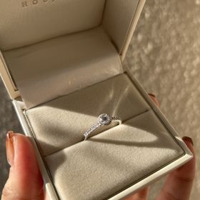 【宝寿堂(ほうじゅどう)】の口コミ 指が短く太めの私でも上品に馴染み、デザインの美しさが際立ちます。光に当...