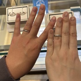 【BIJOUPIKO(ビジュピコ)の口コミ】 丸みがあり可愛らしい指輪です。斜めにマットの加工が入っているので、女…