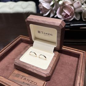 【TANZO.(鍛造指輪)の口コミ】 シンプルかつ周りと被らないことがおすすめです。肌馴染みの良いオリジナ…