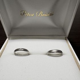 【PILOT BRIDAL(パイロットブライダル)の口コミ】 ツヤも艶消しもどちらもいいなと思い、ずっと迷っていました。尚且つあま…