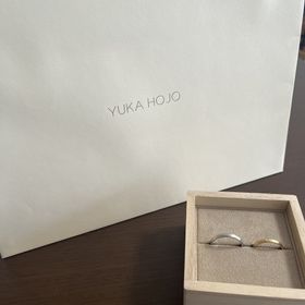 【YUKA HOJO(ユカホウジョウ)の口コミ】 ひと目で心に残る独特な造形美が魅力です。曲線や凹凸のニュアンスが、ま…