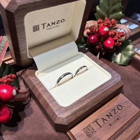 【TANZO.(鍛造指輪)の口コミ】 一つ一つデザインの相談に丁寧に乗っていただき、シンプルながら夫婦でペ…
