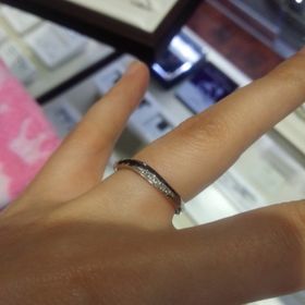 【俄(にわか)の口コミ】 分かりづらいですが、キラキラの部分が両サイド上下に入っています。
自分…