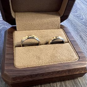 【Makana(マカナ)】の口コミ 少し太めのリング、ゴールドメインでシルバーとのレイヤードがとてもオシャ...