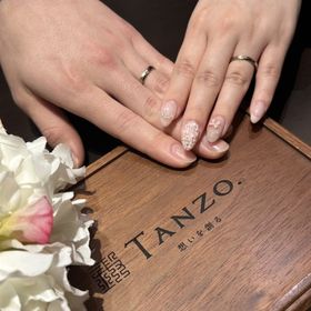 【TANZO.(鍛造指輪)のクチコミ】シャンパンゴールドという色と、太さです。
手が小さく、指がふっくらして…