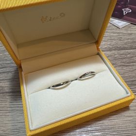 【ケイウノ ブライダル(K.UNO BRIDAL)の口コミ】 シンプルで流行に左右されないデザインであり、長く愛用できる点がとても…