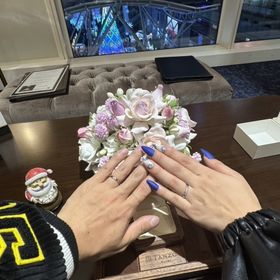 【TANZO.(鍛造指輪)の口コミ】 夫は1石のダイヤ、私は9石のダイヤをいれました。
ダイヤのきらきらする輝…