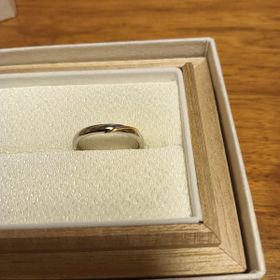 【AMATSU(アマツ)の口コミ】 プラチナベースにイエローゴールドの曲線デザインがワンポイントであしら…