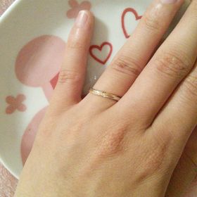 【銀座ダイヤモンドシライシの口コミ】 値段が安すぎず高過ぎずで、デザインがよかったからです。
最初は他のブラ…