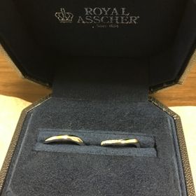 【ROYAL ASSCHER(ロイヤル・アッシャー)の口コミ】 普段から身につける物なので、シンプルなデザインという事が第一でした。…