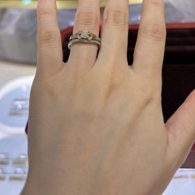 【カルティエ(Cartier)】の口コミ バレリーナというデザインの婚約指輪です。写真のデザインのほかに、ピンク...