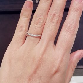 【ティファニー(Tiffany & Co.)】の口コミ 真ん中にダイヤが何粒か埋め込まれているだけでキラキラしてかわいいなと思...