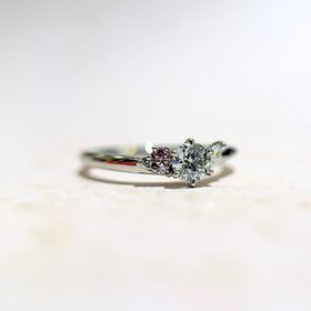 【BELETHE(ベルテ)】の口コミ 彼女が好きなピンク色を取り入れたかったのもあり、ピンクダイヤモンドを入...