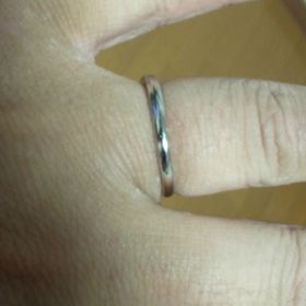 【銀座ダイヤモンドシライシの口コミ】 基本指輪をつける習慣などないので、完全に付け心地重視でした。いかに指…