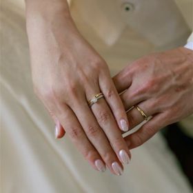 【出雲結(いずもゆい)の口コミ】 出雲結の指輪は、素材やデザインの種類が本当に豊富で、自分たちの理想を…