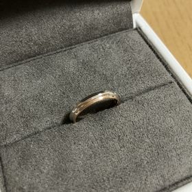 【Desserts(デザート)の口コミ】 指の関節が太いので薄くて細い指輪が似合わず、厚みのあるデザインに決め…