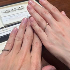 【LUCIE(ルシエ)の口コミ】 真正面から見るとかなりシンプルなデザインですが、角度を変えると動きが…