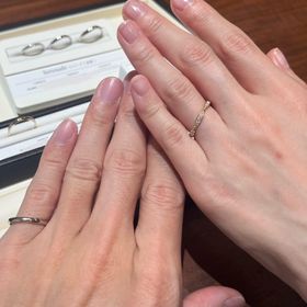 【LUCIE(ルシエ)】の口コミ 真正面から見るとかなりシンプルなデザインですが、角度を変えると動きがあ...