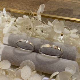【Smith(工房スミス)の口コミ】 手作り結婚指輪定額コースを選択して制作しました。
どちらも平打ちの形状…