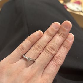 【TOMOE(トモエ)】の口コミ TOMOE TOMOE-巴-
真ん中に大きなダイヤ、サイドにもたくさん...