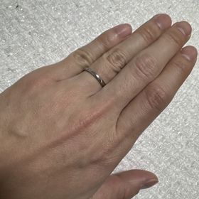 【ラザール ダイヤモンド(LAZARE DIAMOND)の口コミ】 メンズですがシンプルで普段でもつけやすいです。シンプルですが、重厚感…